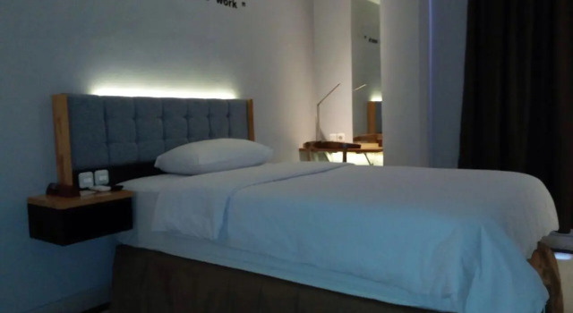 The Royal Idi Hotel, Book Hotel Hotels in Sumatra with Breakfast, Breakfasts