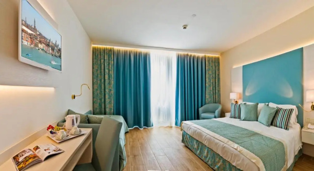Полулюкс Hotel Montecarlo