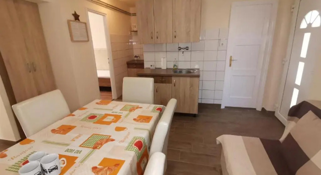 Апартаменты с балконом Gyöngyvirág Apartmanház