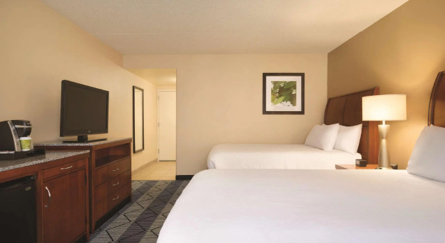 Четырёхместный номер Standard Hilton Garden Inn Lancaster