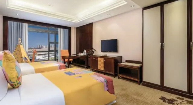 Двухместный семейный люкс Comfort с балконом и с видом на озеро Qilin Rongyu International Hotel