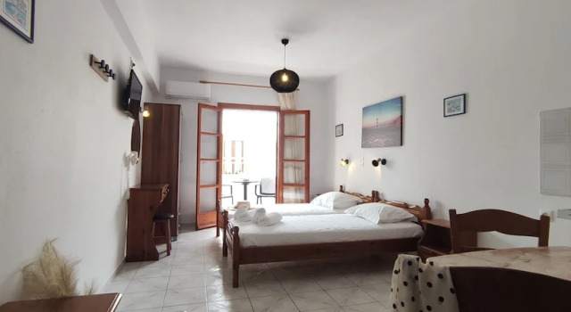Четырёхместный номер Standard с 2 комнатами с балконом Kapetanos Rooms