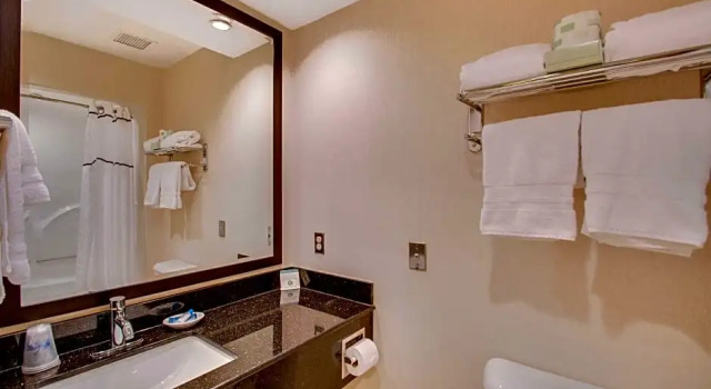 Люкс с 2 комнатами Best Western Plus, The Inn at Hampton