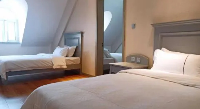 Люкс Deluxe Jinyuwan Hotel (Dalian Lvshun University Town)