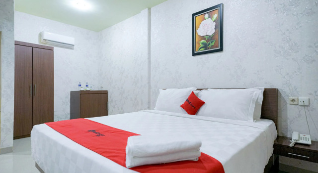RedDoorz Plus @ Jalan FL Lumban Tobing Sibolga, Rezerwuj Hotel Sibolga Sumatra