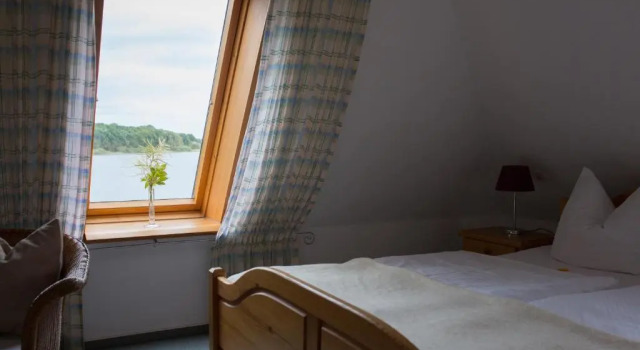 Трёхместный номер Standard с видом на озеро Hotel Am Fleesensee