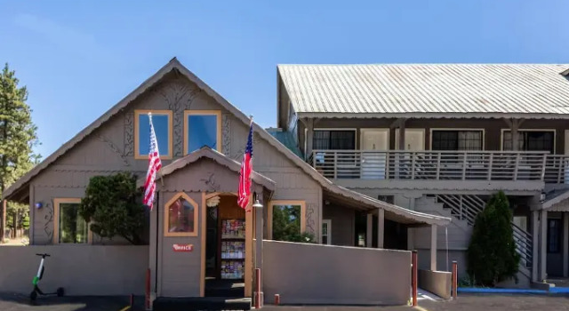 Pine Tree Chalet by RedAwning, Book Chalet South Lake Tahoe South Lake Tahoe Area