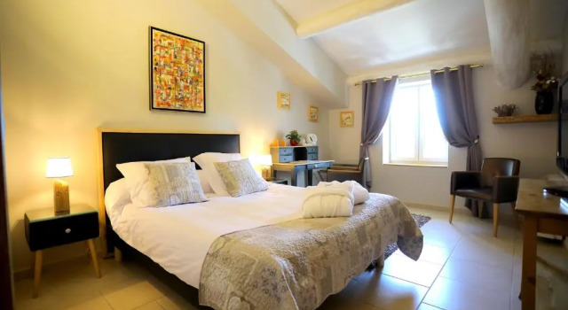 Двухместный номер Standard с видом на бассейн Maison CHENET - Les Chambres Entre Vigne et Garrigue - Teritoria