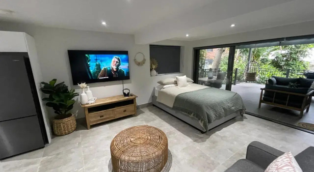 Quiet private getaway, private gym walk 2 beach, Prenota Hotel Terrigal Central Coast