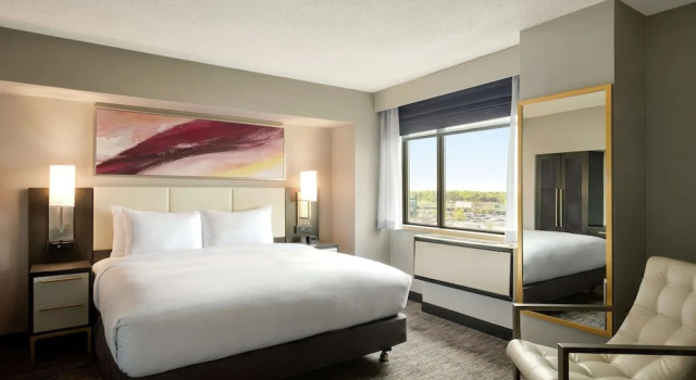 Люкс c 1 комнатой DoubleTree by Hilton St. Paul, MN