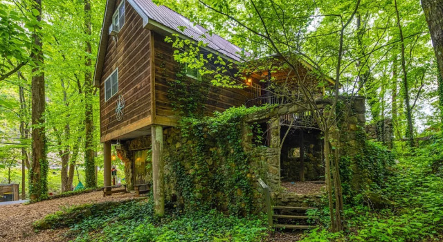 Номер Deluxe Bear Creek Lodge and Cabins in Helen Ga - Pet Friendly, River on Property, Walking Distance to downtown Helen