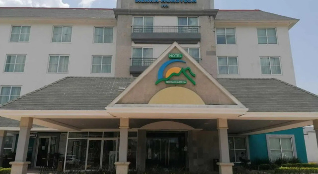 Country Inn & Suites By Carlson, Ciudad Valles, Prenota Hotel Hotel a El Bajio con parcheggio, Parcheggio