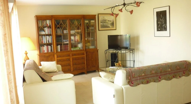 Apartment With 2 Bedrooms in Saint-raphaël, With Wonderful Mountain Vi, Buchen Sie Ferienwohnung Saint-Raphaël Rue Mimosa