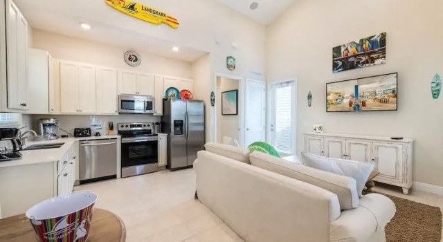 Amazing Near Disney At The New Margaritaville Resort 1 Bedroom Cottage, Забронировать Курортный отель Курортные отели Фор Корнерз, рядом с Island H2O Live!, Курортный отель