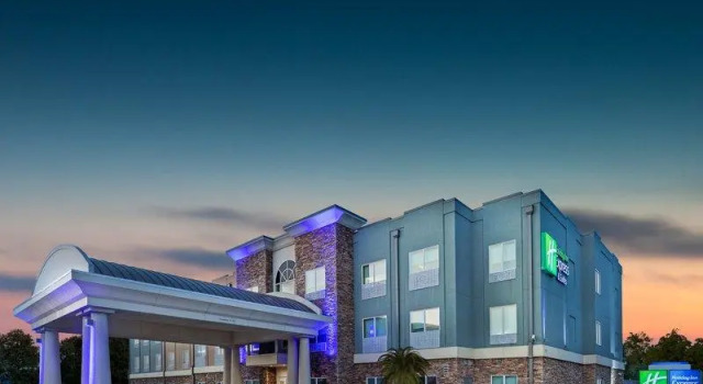 Кровать в общем номере Holiday Inn Express & Suites Rockport - Bay View by IHG