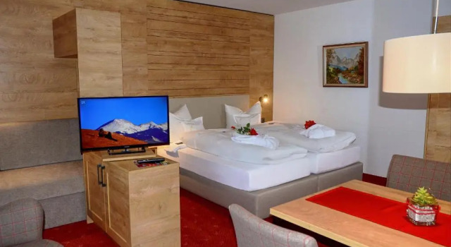 Трёхместный номер Standard с балконом Hotel Alpenhof