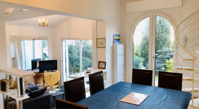 Maison conviviale à Arcachon-le-Moulleau, à 150m de la plage, jardin, parking, 2 chambres - FR-1-433-64, Забронировать Отель Отели Бассен-д'Аркашон с парковкой, Парковка