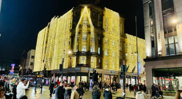 Glasgow City Centre G1 PENTHOUSE with RiverViews - Duplex (4 Bedrooms, 3 Bathrooms, Kitchen, 1 Living room, 1 Dining room, 2 Terraces, Triple Garage 3 Parking spaces 'e-charging', Top Floor, 2050 sq ft, Merchant City)