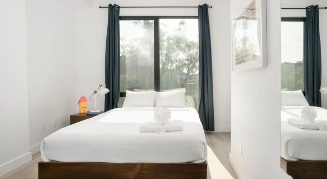 Modern 2BR in Old Montreal by Sonder, Rezervasyon Otel Montreal Quebec