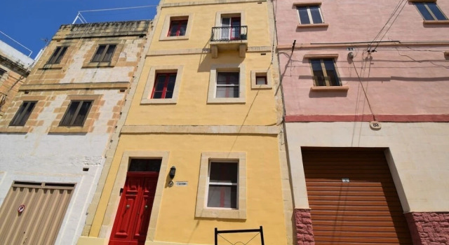 Stylish and characterful townhouse - views, A/C, Book Hotel Hotels in Bormla with Parking, Parking