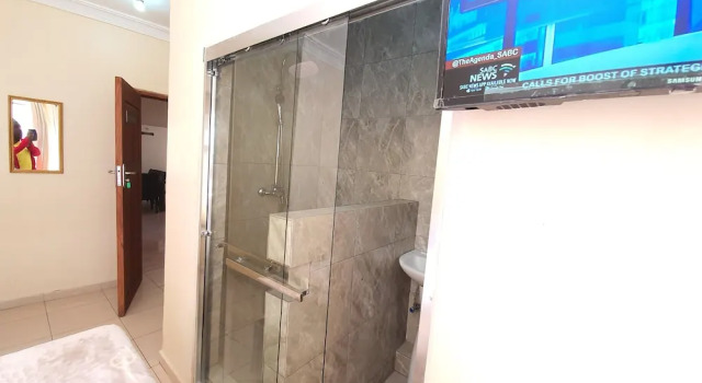 Четырёхместный семейный номер Standard с балконом The Palace Guest House