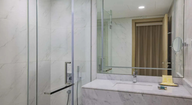 Люкс с видом на город Hilton Bahrain City Centre Hotel & Residences