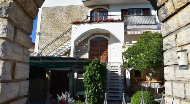 Vila Jelena - Apartment for 4 to 5 persons in Sv Filip i Jakov