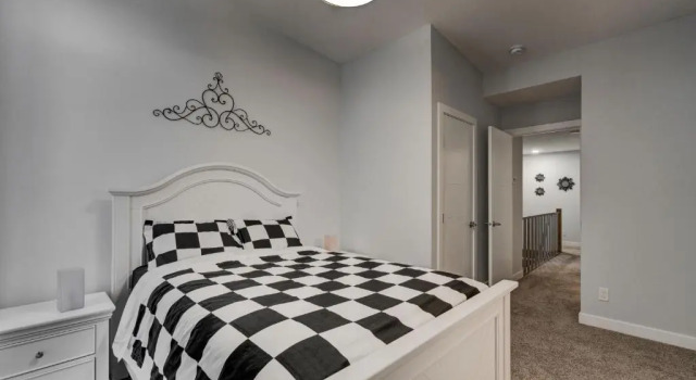 Three-Bedroom House with Walk-in Closet #29 Sunalta Downtown, Book Hotel Hotels in Calgary with Parking, near Sunalta C Train, Parking