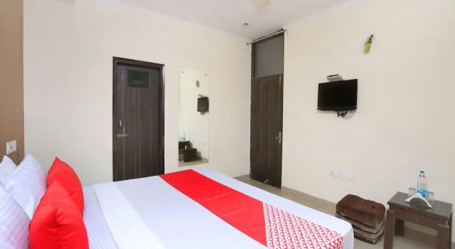 OYO 14099 Hotel The kuber, Забронировать Отель Зиракпур штат Харьяна