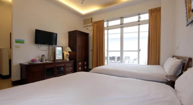 Четырёхместный номер Standard с балконом и с видом на горы Nunu Haus Guest House