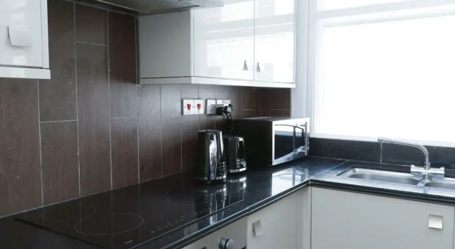 Brand new flat in London West End - Museum 2, Забронировать Отель Камден Лондон, рядом с Королевский колледж Лондона