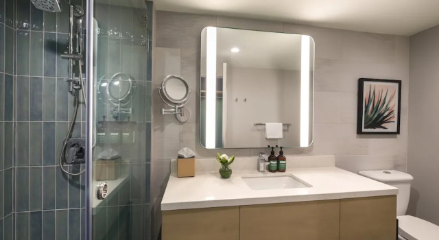Четырёхместный номер Standard с балконом и с видом на горы Crowne Plaza Resort Saipan