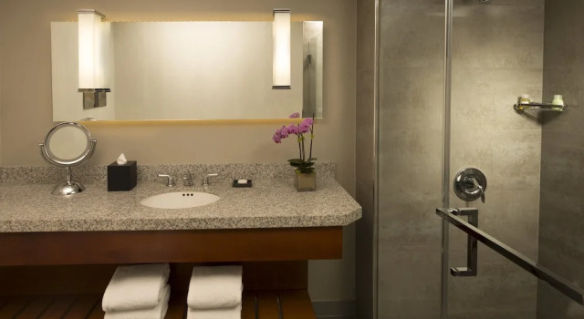 Четырёхместный номер Standard с видом на город Loews Hollywood Hotel