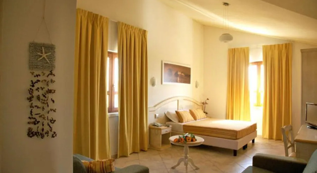 Четырёхместный номер Standard с видом на море Hotel Raffael PHG