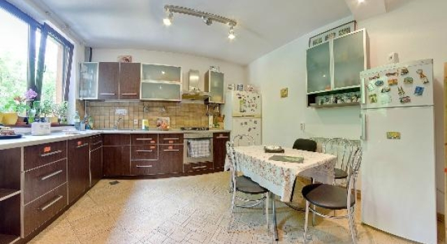 Hostel Peaches, Prenota Ostello Hotel a Muntenia con parcheggio, Parcheggio