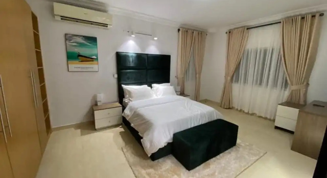 Charming and Spacious 3 Bed in Lekki Phase1, Prenota Appartamento Hotel a Eti-Osa con parcheggio, Parcheggio