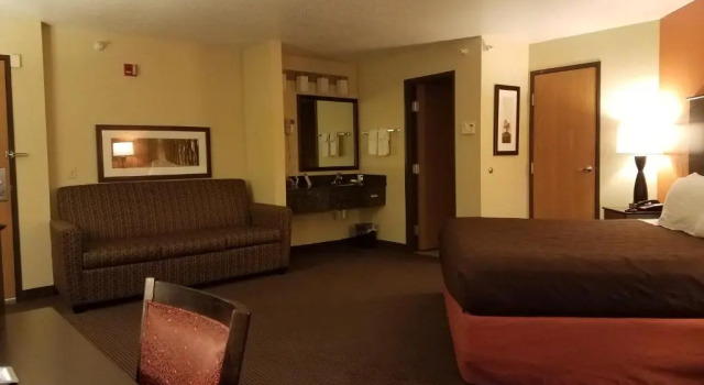 Номер Standard AmericInn by Wyndham Menomonie