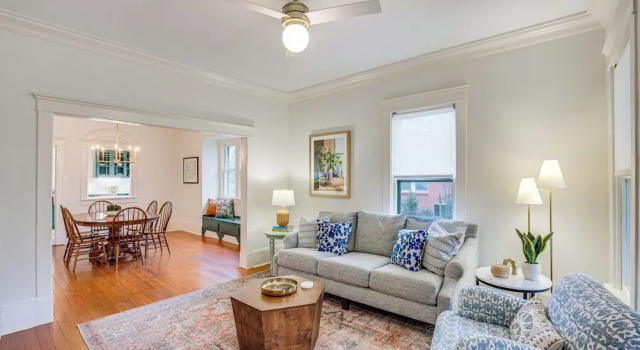 1 Mi to Downtown Tyler: Historic Home w/ Porch!, Rezerwuj Hotel Hotele 3-gwiazdkowe w Tyler, 3*
