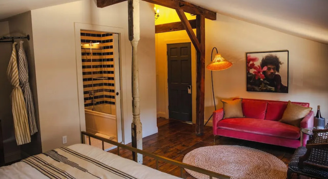 Номер Comfort KIngston Carriage House