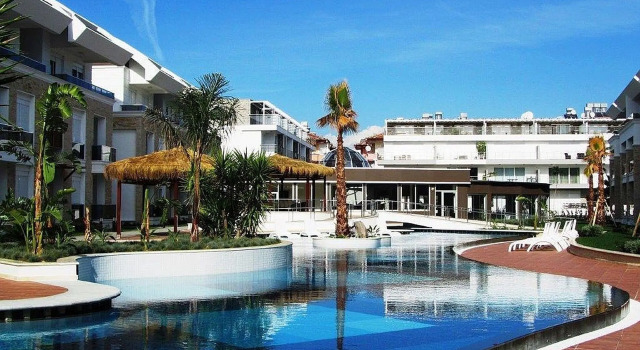 Tropical Gardens a 2 bed private home Sleeps 5 persons with sofa bed in lounge, Rezerwuj Apartament Hotele w Side Coast z parkingiem, Parking