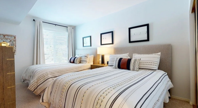 Silver Bear 21 Updated, Light and Bright, Walk to Canyon Lodge and Gondola by RedAwning, Varaa Huoneisto Mammoth Lakes Mammoth