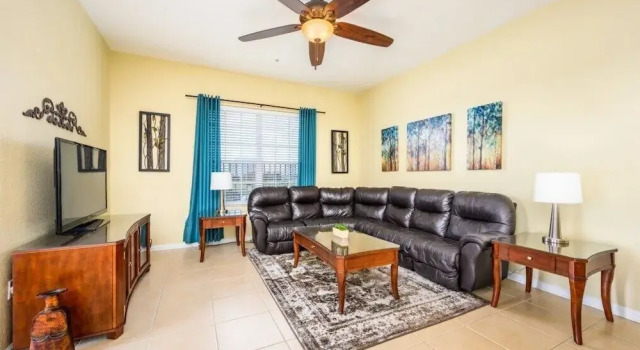 Beautiful Lakeview Vacation Condo, Vista Cay 1016