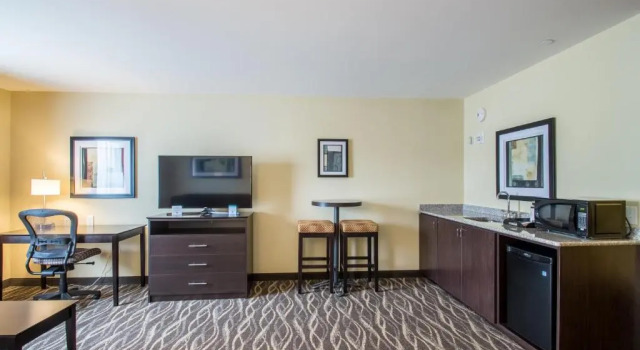 Люкс c 1 комнатой Creekstone Inn & Suites - St Marys