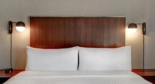 Двухместный номер Standard Отель Four Points by Sheraton Toronto Mississauga