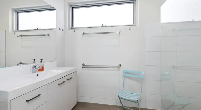 Коттедж Bristlebird - Beach 650m, Pets, Fireplace, Linen, 4 bdrm, WiFi