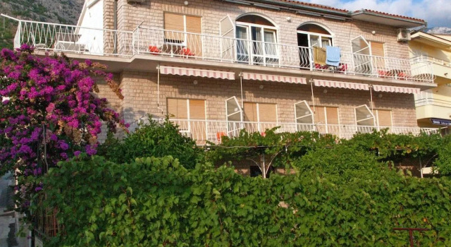 Bed and Breakfast Ivona, Забронировать Отель Башка-Вода Макарска Ривьера, рядом с Памятник Св. Николаю