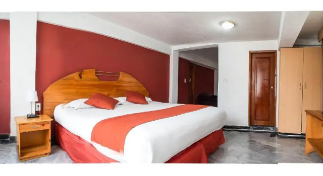 Полулюкс Hotel la Giralda
