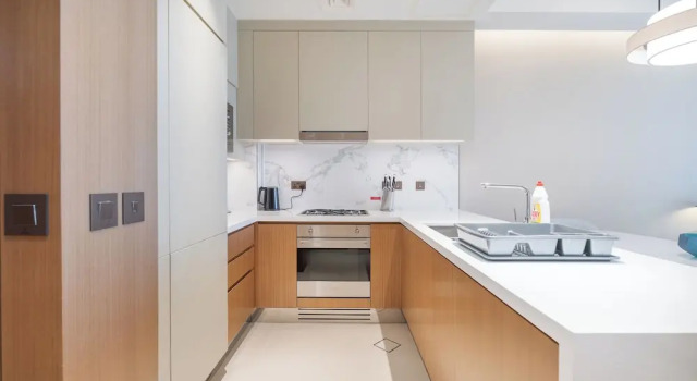 Апартаменты Deluxe Address Residences Dubai Opera - Burj Khalifa City Views 1, 2, & 3-Bedroom Apartment 1 minute walk to Burj Khalifa, Dubai Mall, Dubai Fountain by Heaven Crest