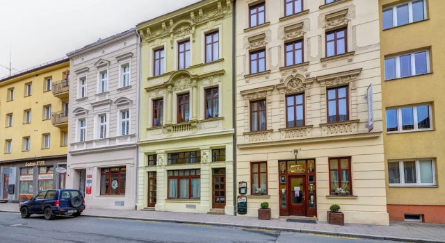 Hotel Iberia, Book Hotel Hoteller i Moravia-Silesia med parkering, Parkering
