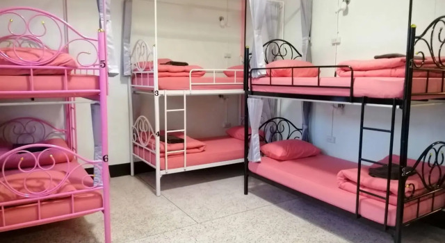 Кровать в общем номере (женский номер) BT Star Hostel